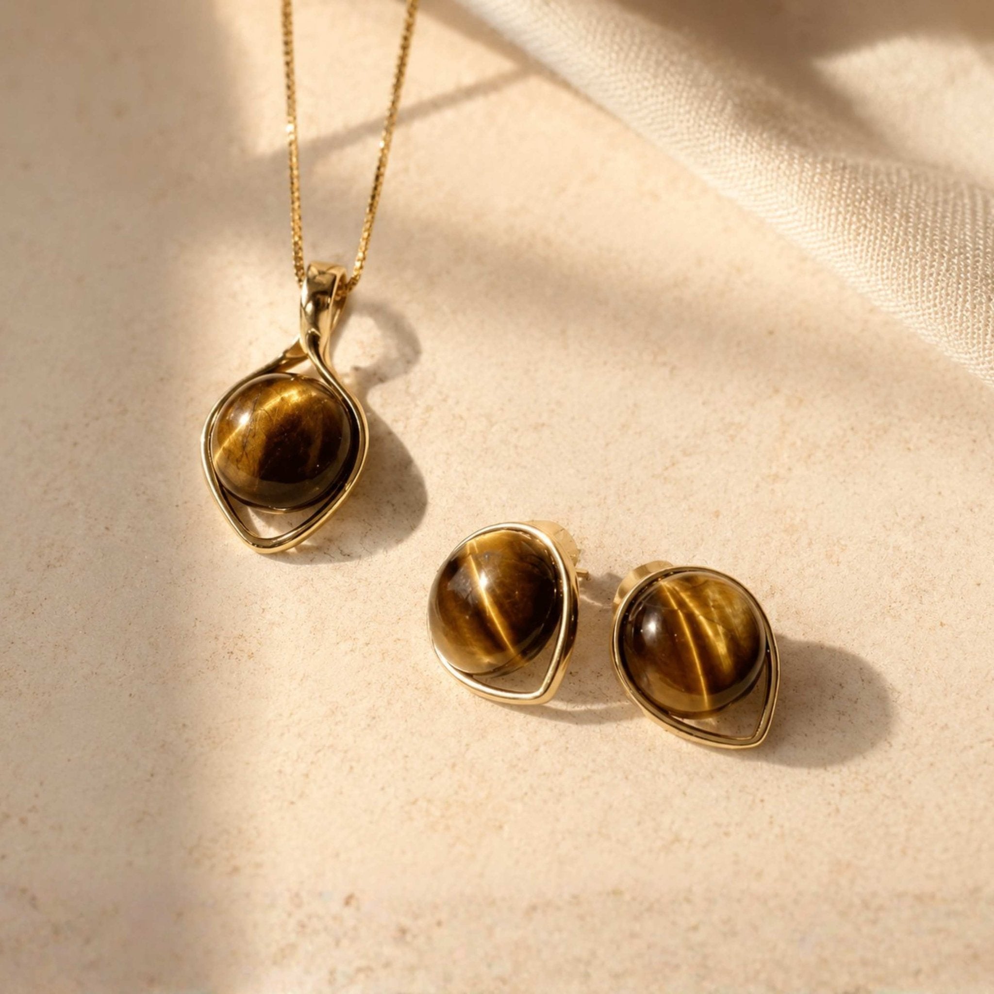 Offset Round Gold Set