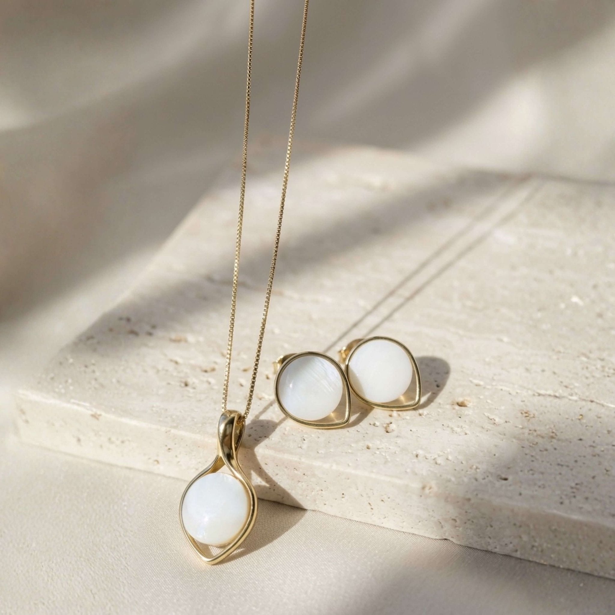 Offset Round Gold Set