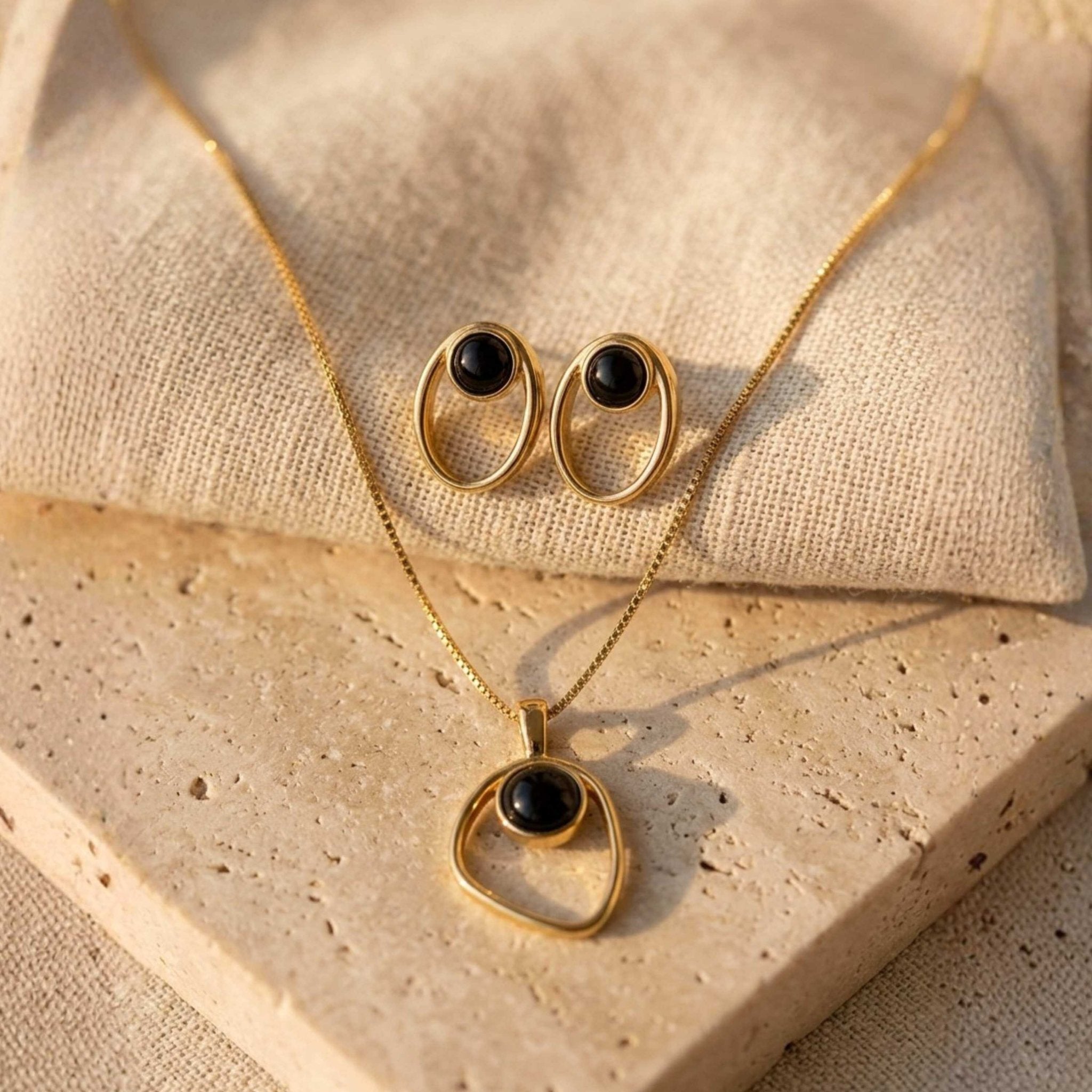 Open Oval Gold Set