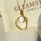 Open Oval Necklace – Mother of Pearl