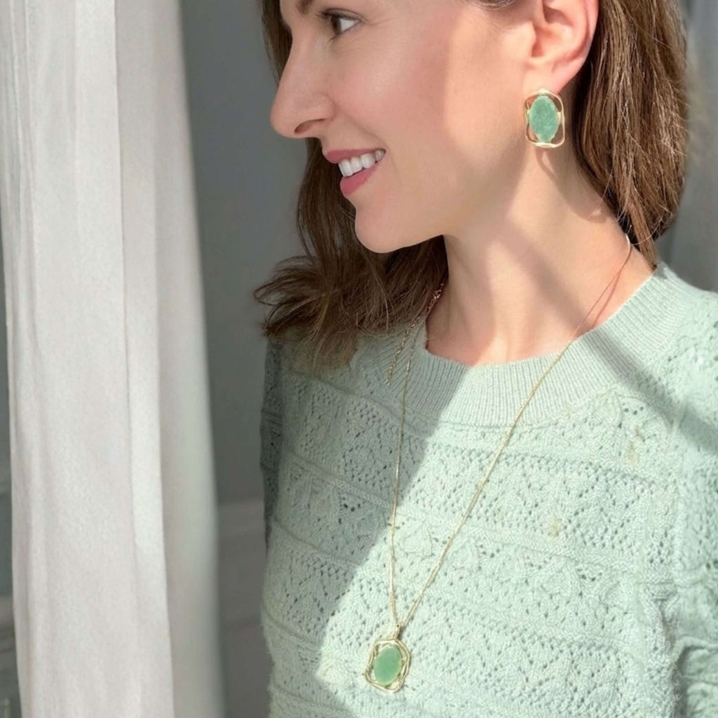Sculpted Stone Necklace – Green Quartz