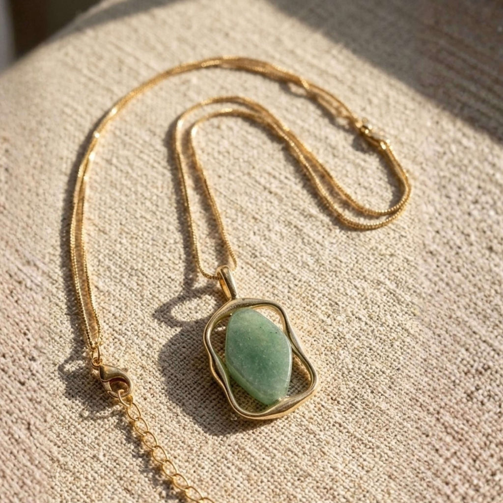 Sculpted Stone Necklace – Green Quartz