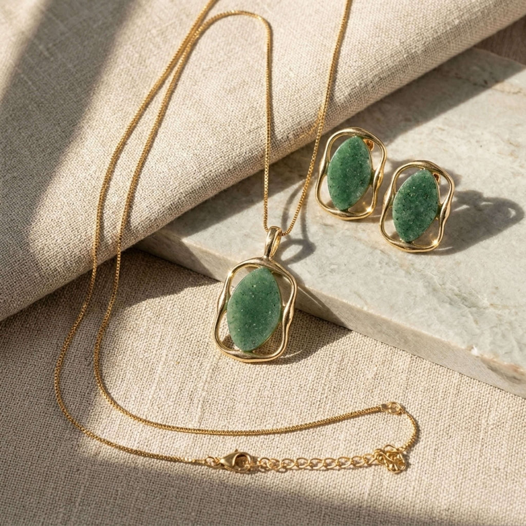 Sculpted Stone Necklace – Green Quartz