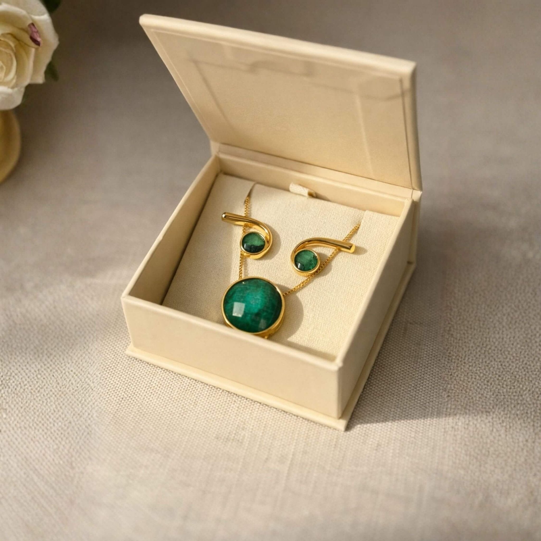 The Emerald Adjustable Lariat