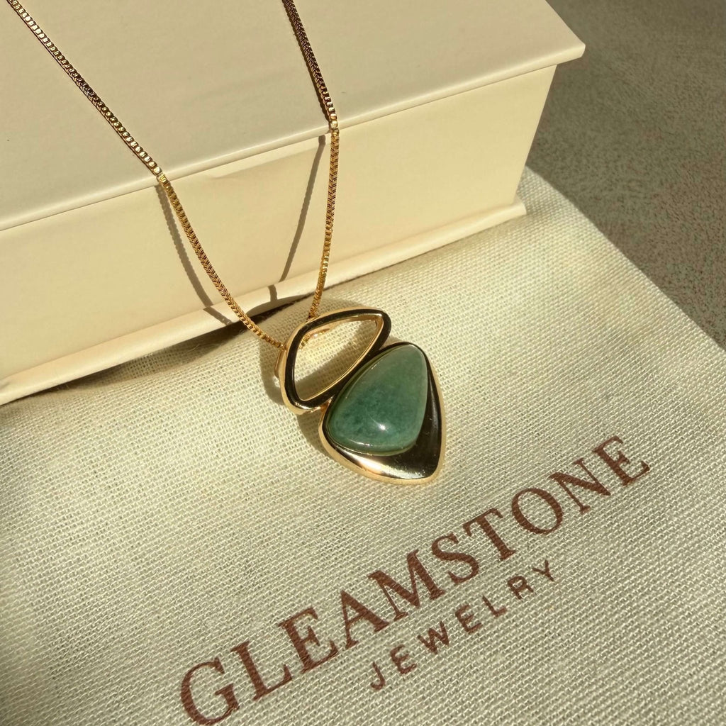 The Green Quartz Pendant Necklace