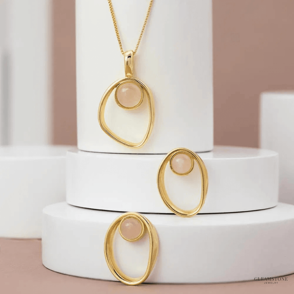 The Sentiment Pendant Necklace – Rose Quartz in Gold